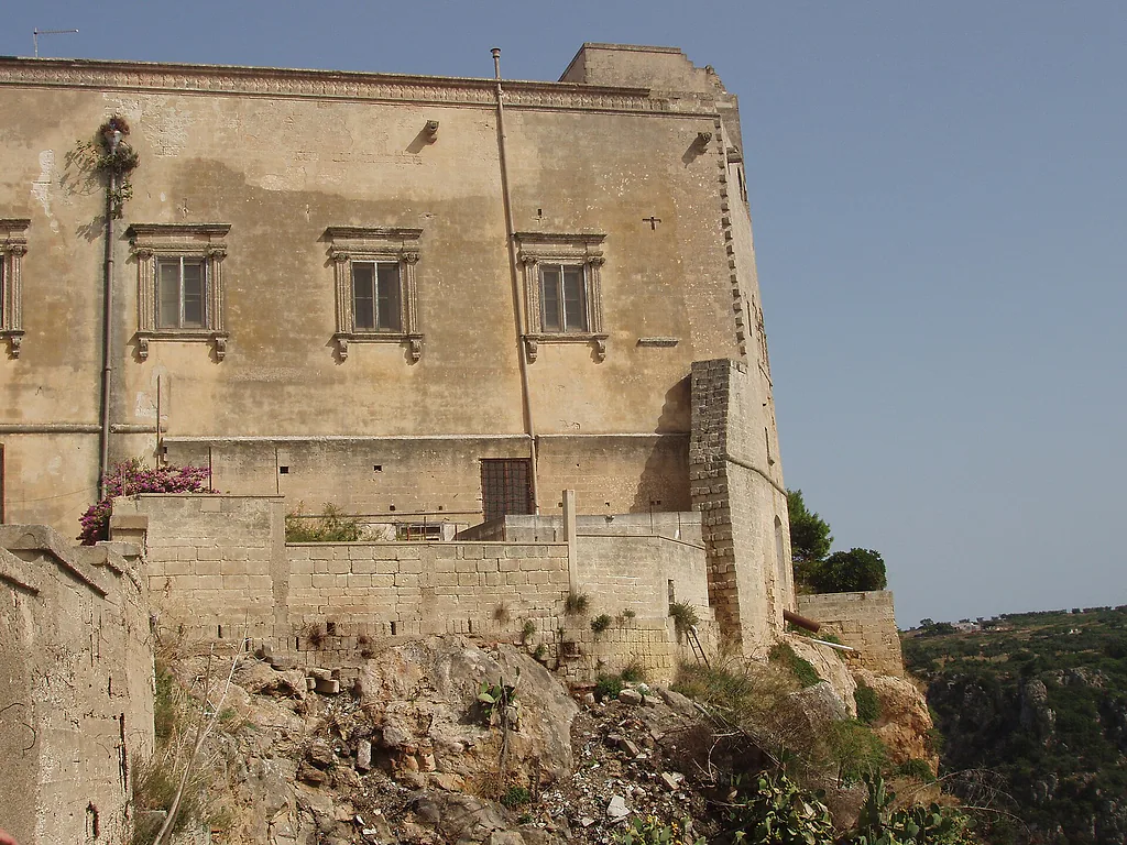 Il Palazzo Baronale di Castellaneta, costruito sul bordo della gravina