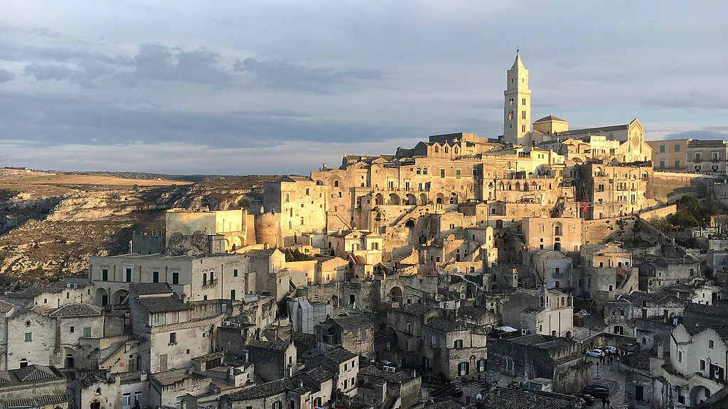 Il Sasso Barisano e la Cattedrale di Matera nella luce calda del pomeriggio